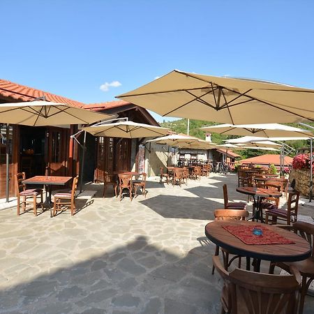 Macedonian Village Hotel & Resort Skopje Extérieur photo