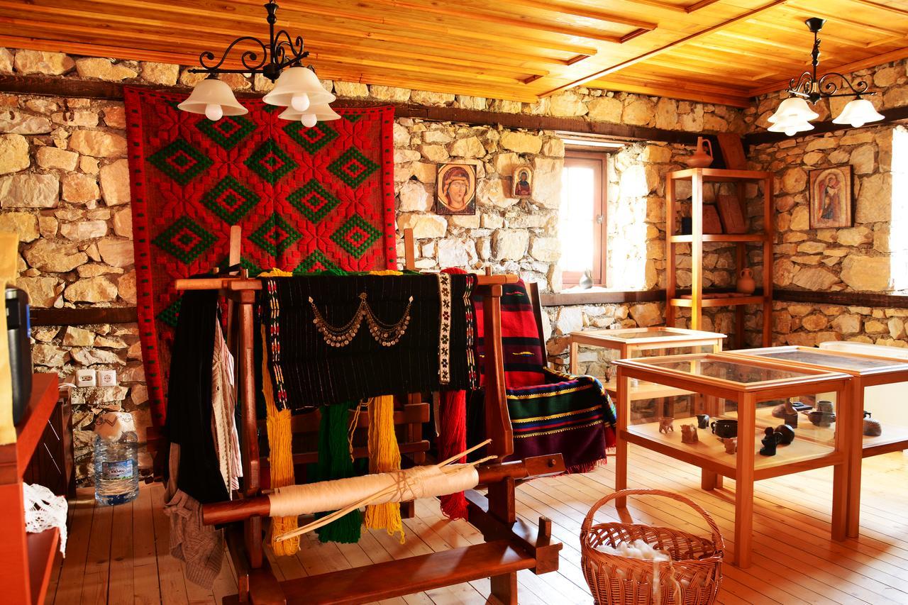 Macedonian Village Hotel & Resort Skopje Extérieur photo