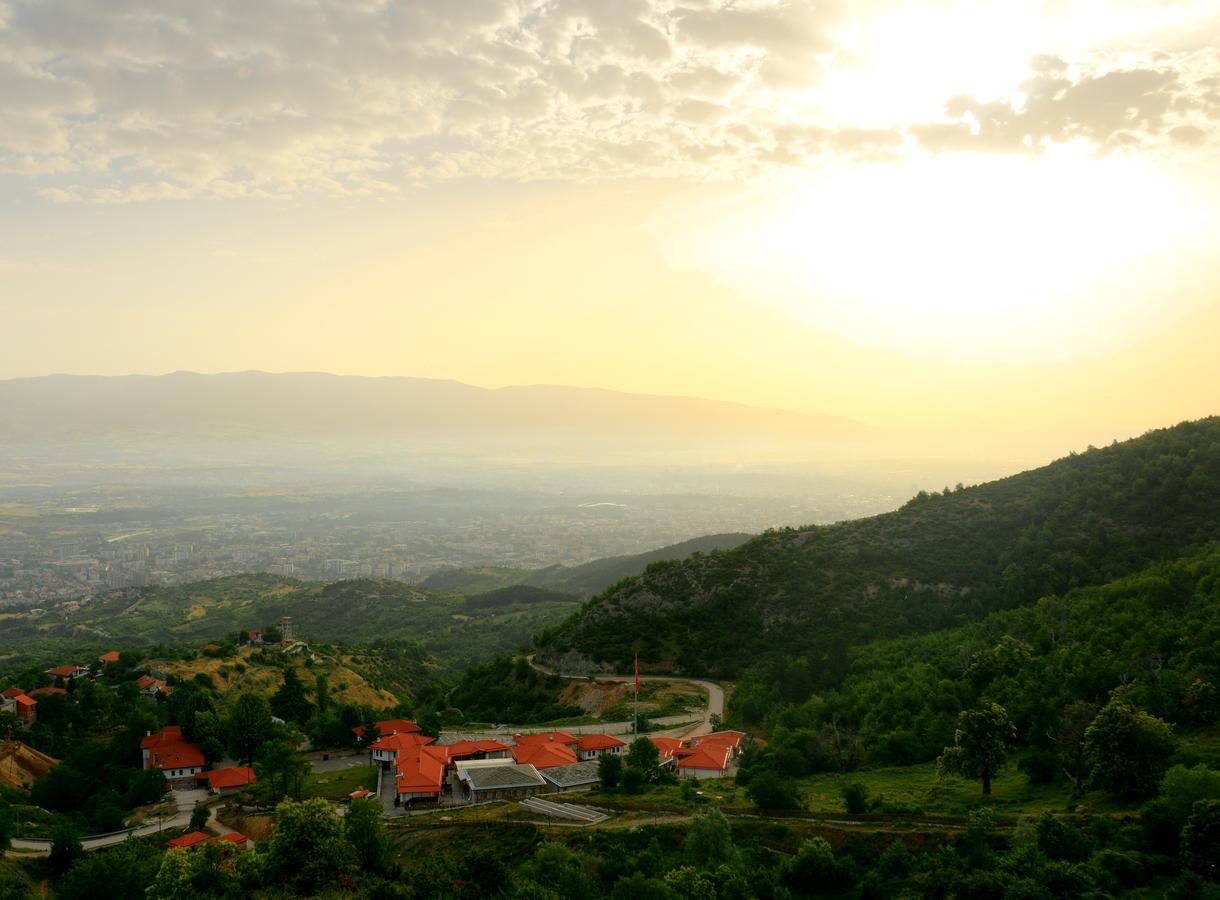 Macedonian Village Hotel & Resort Skopje Extérieur photo