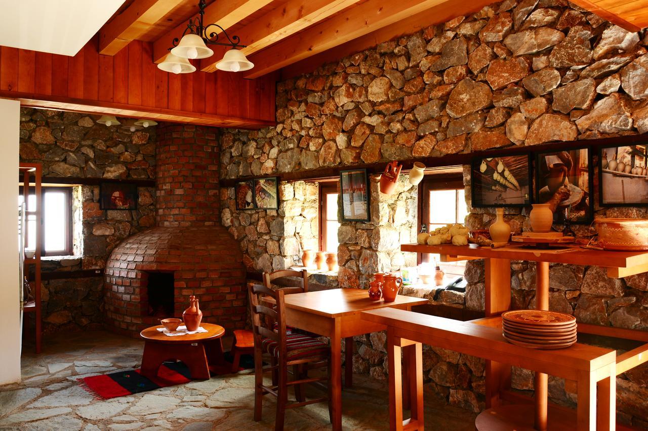 Macedonian Village Hotel & Resort Skopje Extérieur photo