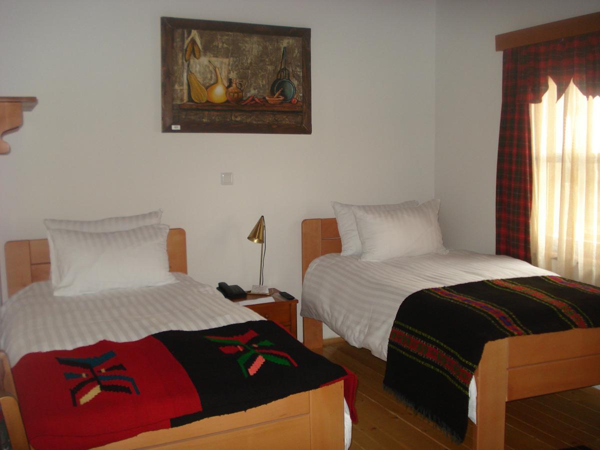 Macedonian Village Hotel & Resort Skopje Extérieur photo